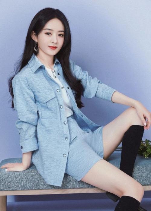赵丽颖离婚后首档综艺写真上线穿短裤秀细直长腿气质可盐可甜