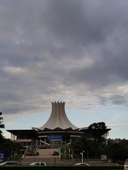 所以玉在田上午7点到南宁市会展中心北边拍了一组天气照片供大家参考.