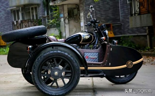 150小巧灵活的车身尺寸;悍路者从尺寸而言属于一款中尺寸的边三轮摩托
