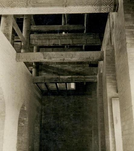 1930年代中前期,安定门箭楼南面   这是后抱厦进入箭楼的三个实榻大门