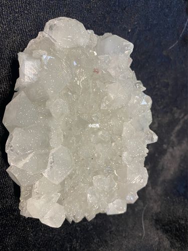 像冰糖上结了糖霜的鱼眼石_宝石_翡翠_面具_解压_焦虑