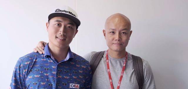 原创乐嘉近况曝光现身上海佘山高尔夫球场获娇俏长发美女全程陪伴