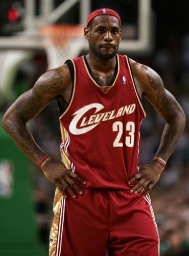 詹姆斯正式成为自由球员 六队高层等候皇帝召见