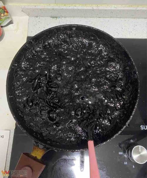 继上次做饭把地板烧焦后这次下厨又翻车了