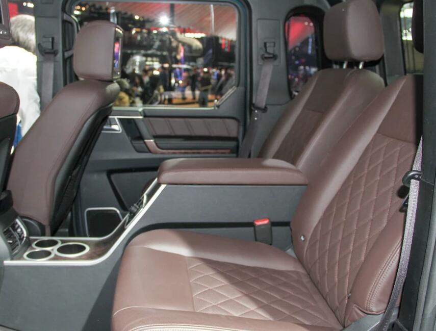 北汽最帅越野车——bj80新能源 霸气的外观下 内饰