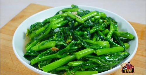 炒菜心时千万不要直接下锅,多加这1步,菜心炒好又脆又绿又好吃