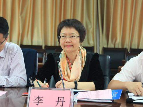 珠海市香洲区人力资源和社会保障局副局长李丹参加会议副校长杨毅在会