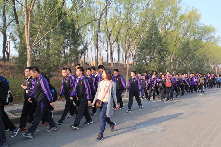 涿州市双塔中学第一届春季长走活动纪实