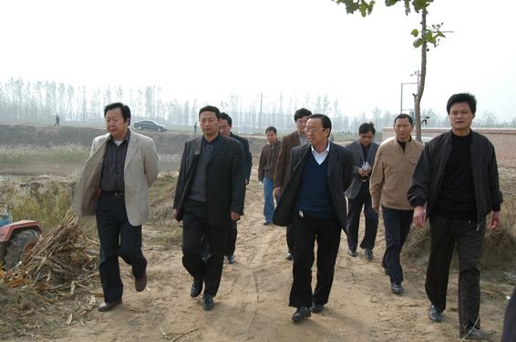 副市长魏有元对范县城市生活垃圾处理项目和污水处理项目进行工作调研