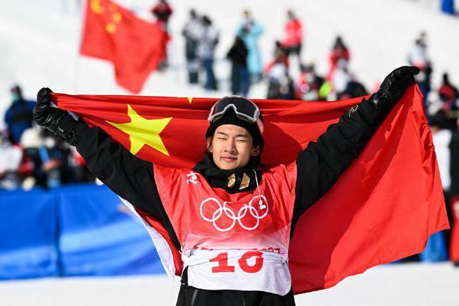 中国冬奥运动员的格局18岁谷爱凌17岁苏翊鸣胸怀决定高度