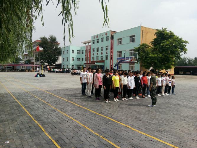 英姿飒爽 朝气蓬勃——记沙河桥镇一中新生入学军训(卢国强河间市沙河