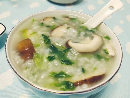 【香菇青菜粥】名门泽佳315网:专治胃口不佳,营养爽口