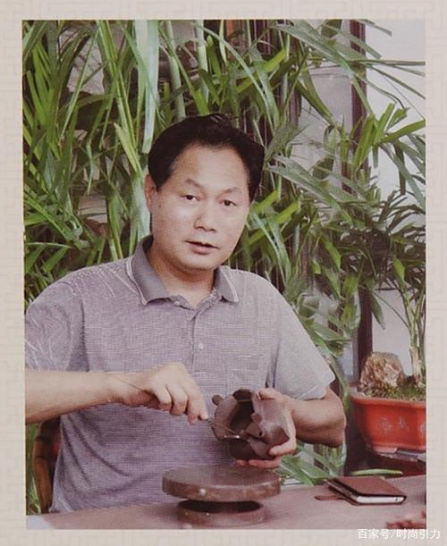 这一时期,无论是明清老壶还是名家佳作,包括当代职称艺人的紫砂作品