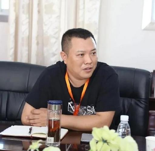 四川省名校长工作室成员大英县实验学校初中部执行校长何仁信介绍智慧