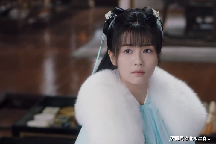 白鹿袁冰妍撞发型!同款齐刘海之下,网友:还是后者好看