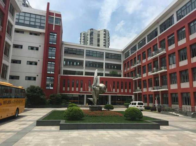 在上海市世界外国语中学就读是一种怎样的体验?