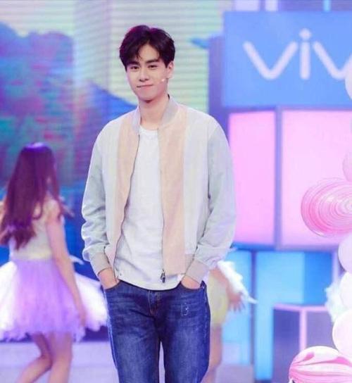 这发型特别适合他,胡一天的打扮又帅了!