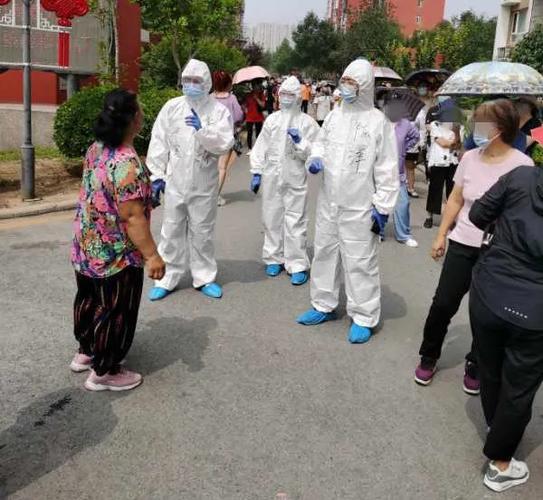 二中院下沉干警端午假期坚守社区防疫一线