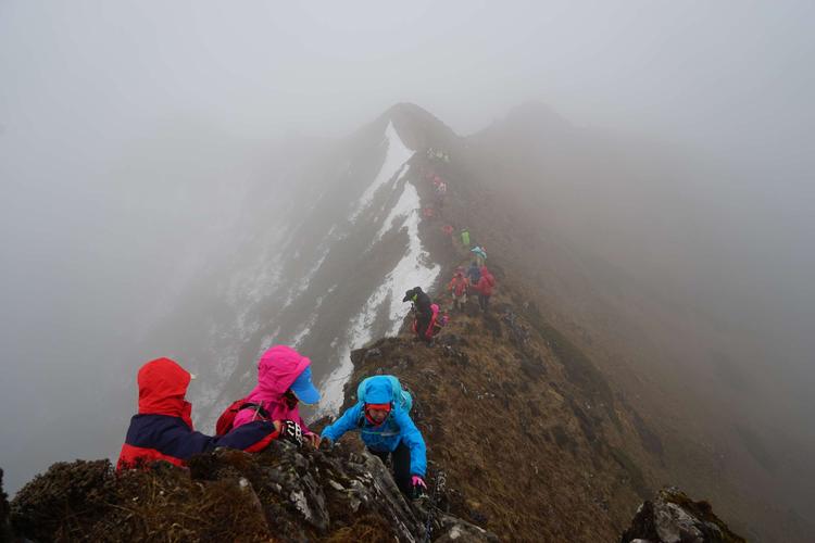 五一登兰坪雪邦山