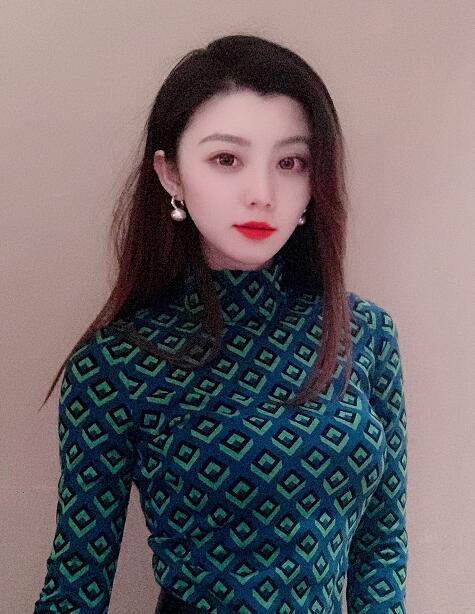 王牌对王牌费费是谁什么来历 王牌女郎真名费沁雯从事