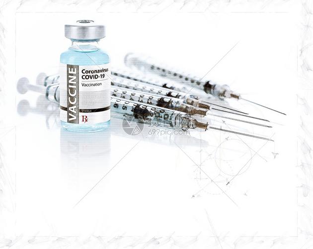 在反射面上画出科罗纳covid19疫苗瓶和几支注射器的艺术素描