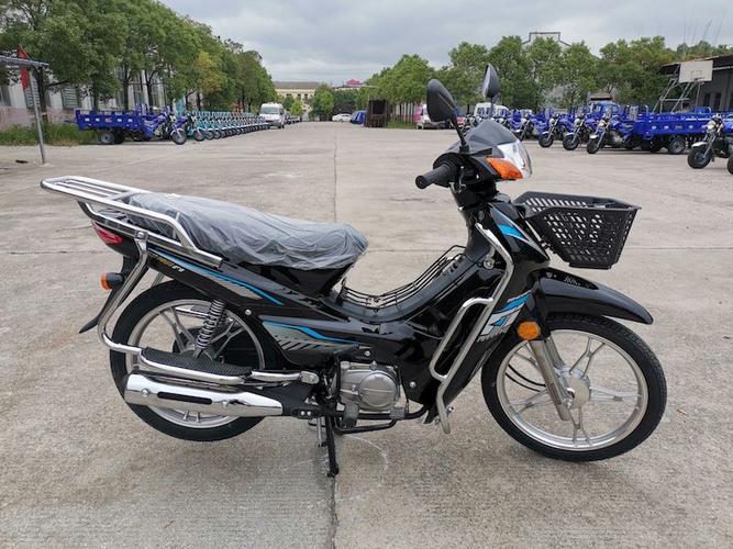 宗申摩托国四神韵110cc货架代步省油弯梁车