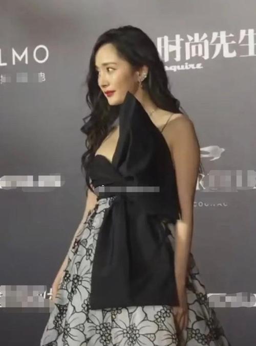 时尚先生盛典大数据公开蔡徐坤稳居榜首杨幂造型体态却被吐槽