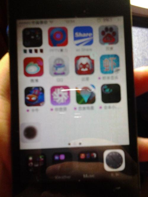iphone4充完电后成反色调