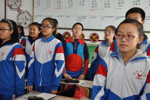 桦甸三中二年一七班"筑梦同心,携爱前行"主题班会.