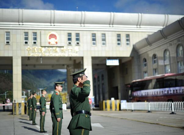 1公里,扼中印公路交通要冲,从这里出境,可直达缅北重镇密支那. /p>