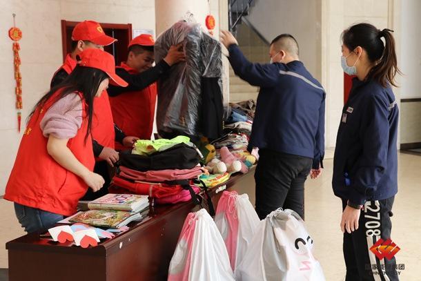 包神铁路神朔公司旧衣捐赠为贫困山区献爱心