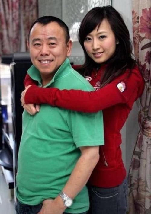 原创潘长江女儿成功躲过父亲的基因,而她儿子却遗传,隔代遗传真神奇
