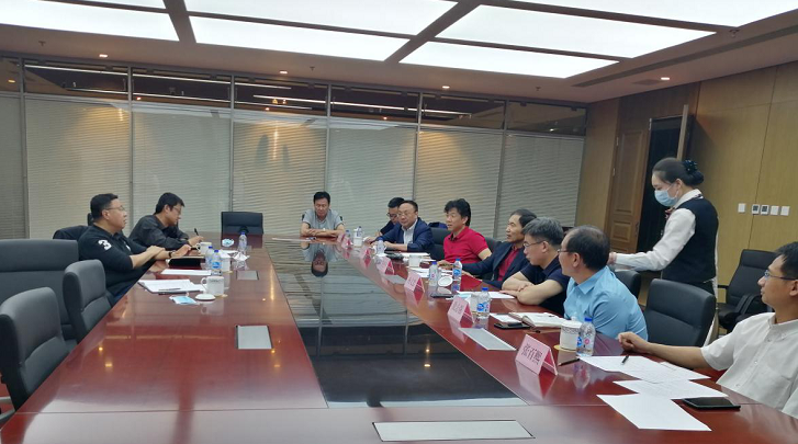 罗青在京会见东方国信董事长管连平