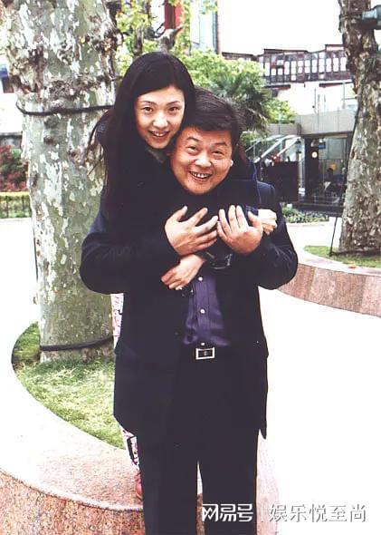 对傅彪也开始有了好感.