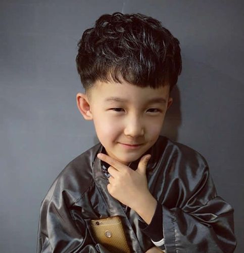 男童短发锅盖头发型
