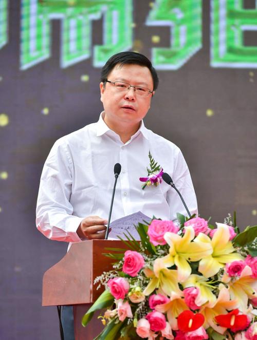 航空港区商务局副局长张波致辞.