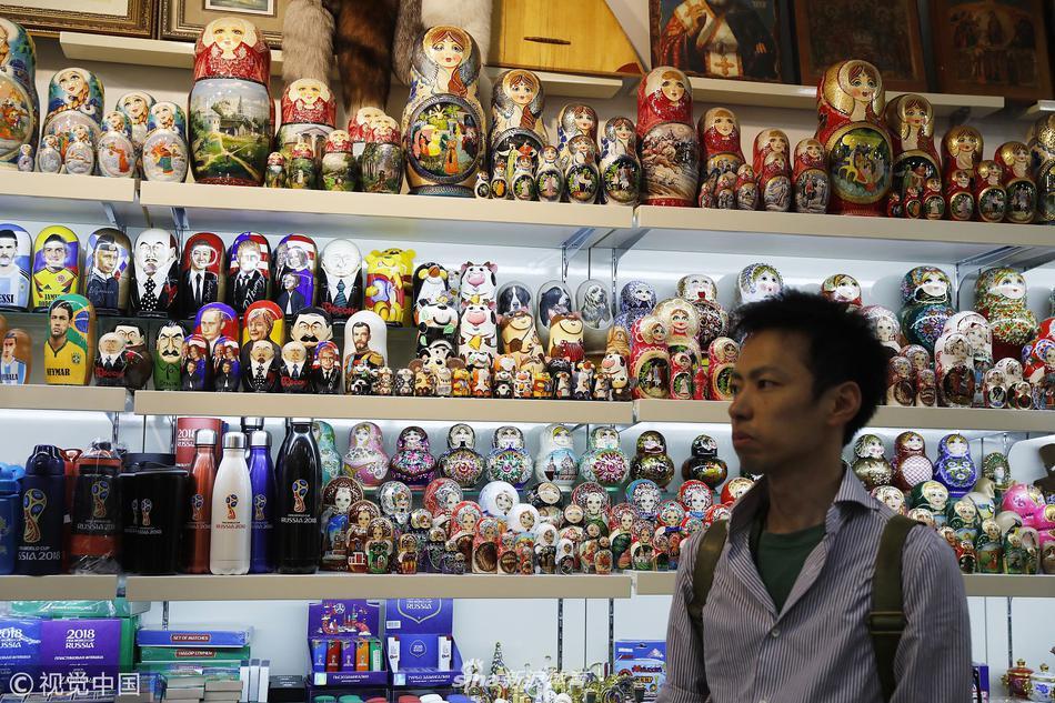 俄罗斯商店售卖世界杯纪念品