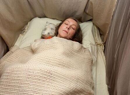 组图:英15岁少女wifi过敏 痛苦上吊自杀