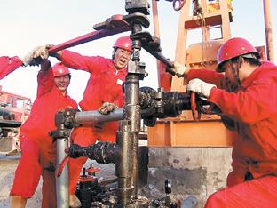 记发现亿吨级塔河油田和原油年产量突破500万吨的中石化西北石油局