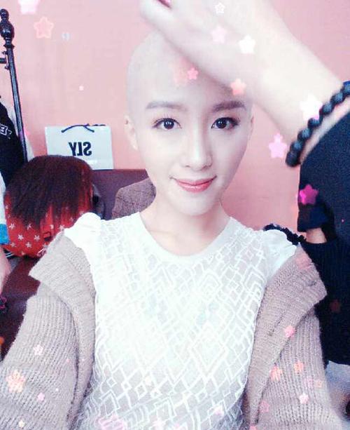 大庆光头美女安然走红网络大量美艳私照曝光