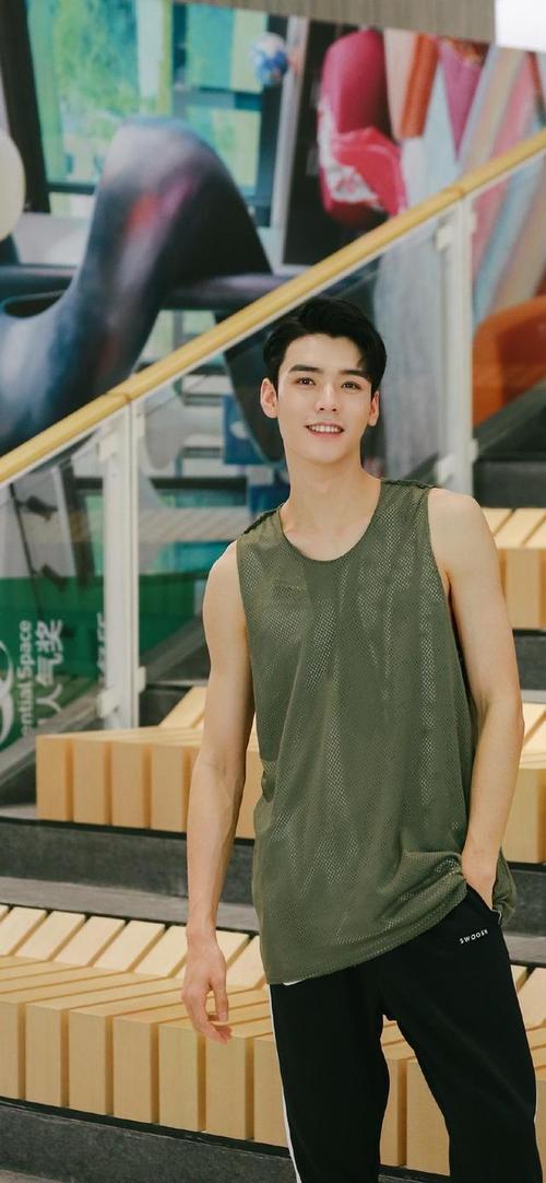 龚俊大学时期旧照爆出,东华大学大学校草,腹肌更成亮点