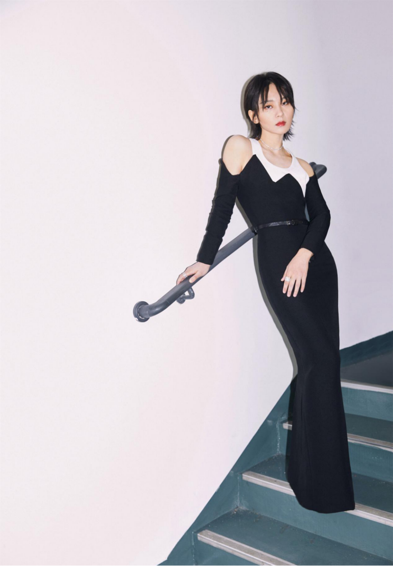 原创周笔畅穿礼服真是帅到没朋友黑白配色但款式特别飒爽利落