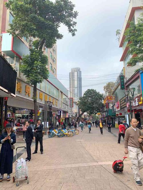 拱北步行街-"以前的莲花路步行街有一些所谓的户外夜.