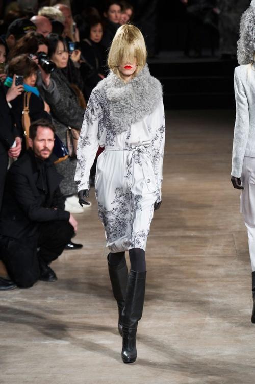 巴黎时装周 2013/14秋冬 比利时 安特卫普 女装 印花连衣裙 裙子 服装