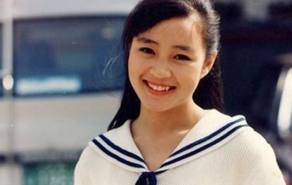 金惠秀由国民妹妹变国民影后超级美魔女靓足30年
