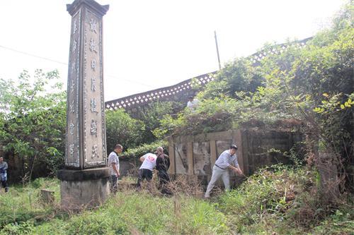 隆昌石燕桥镇 >> 石燕桥镇开展清明扫墓活动