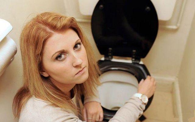 女性排尿时有3种迹象,或是宫颈癌信号,上厕所不妨多留意一下