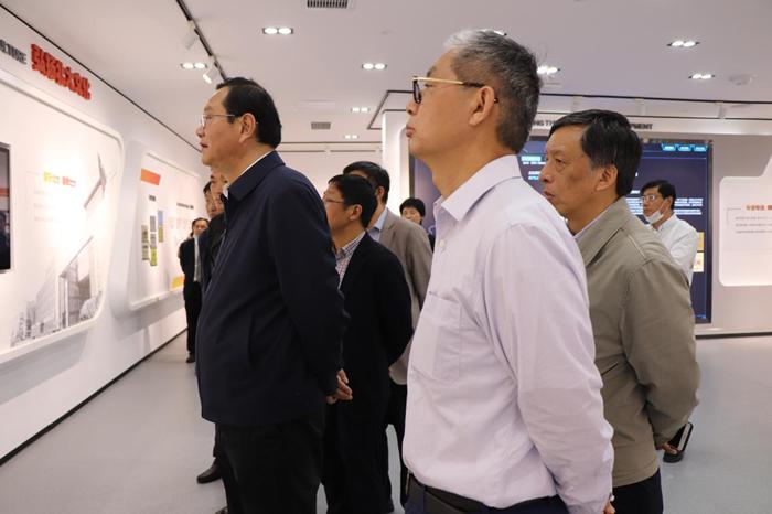 扬州市政协主席陈扬一行莅临扬州北大科技园座谈调研