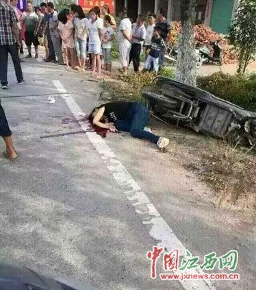 据网友"xmj时光说"爆料,万年县裴梅镇发生一起凶杀案件,"听说是情杀