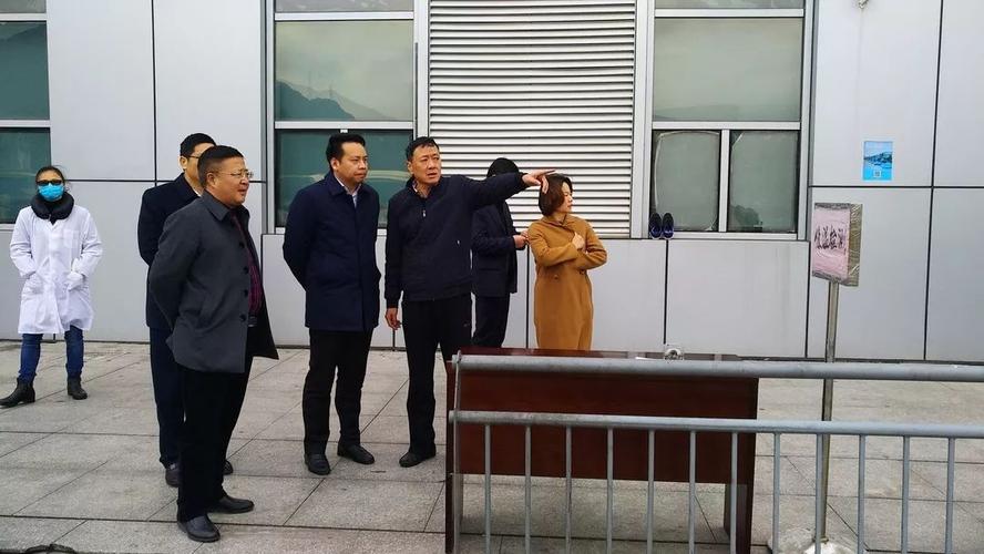 包朝阳:落细落实各项防控措施,全力以赴做好疫情防控工作